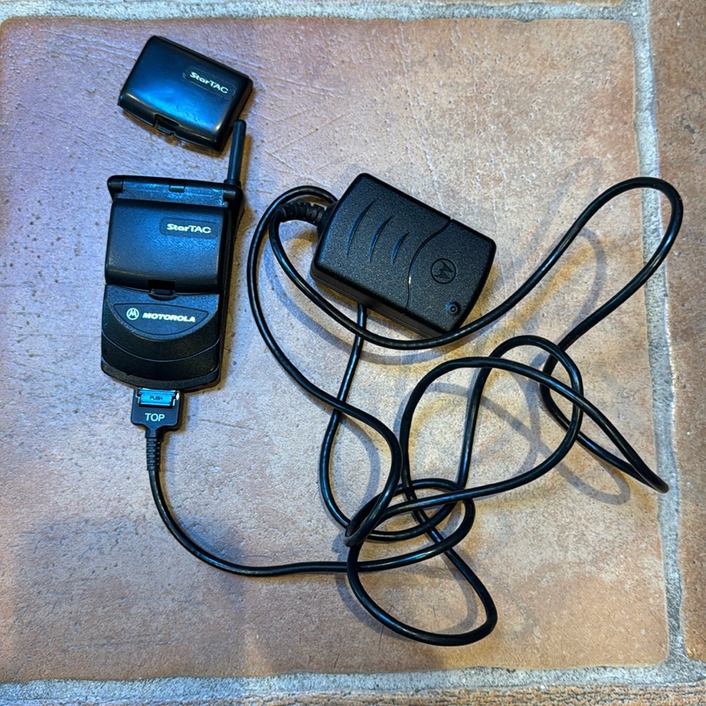 Vintage MOTOROLA StarTAC Flip Cell Phone wall charger Extra Battery
